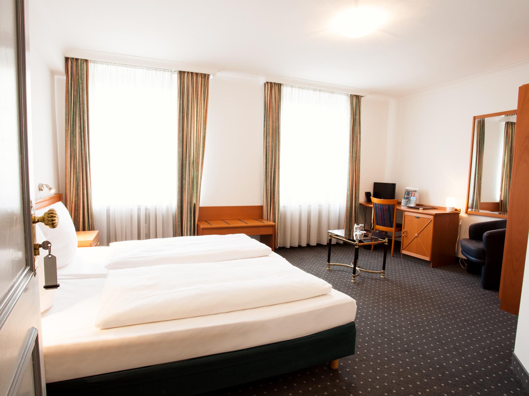 Ina Hotel Royal Cologne Exterior photo