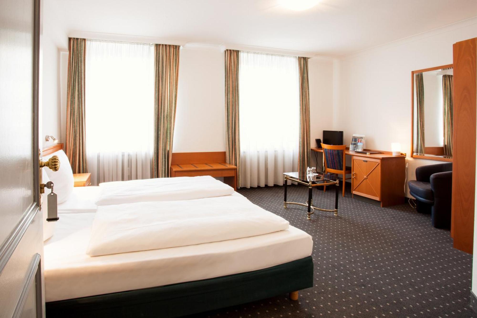 Ina Hotel Royal Cologne Exterior photo