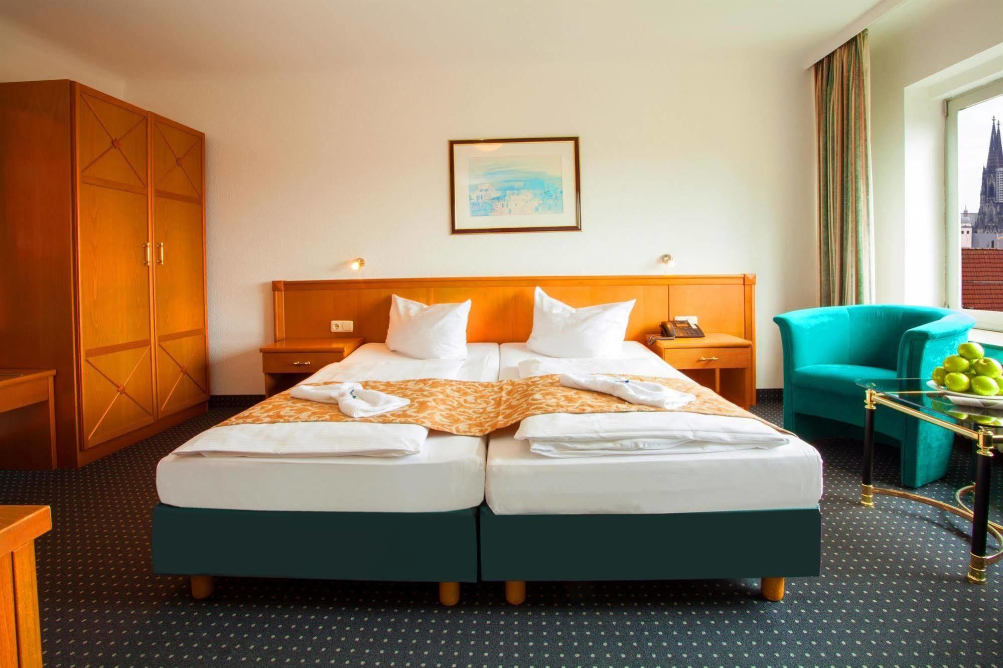Ina Hotel Royal Cologne Exterior photo