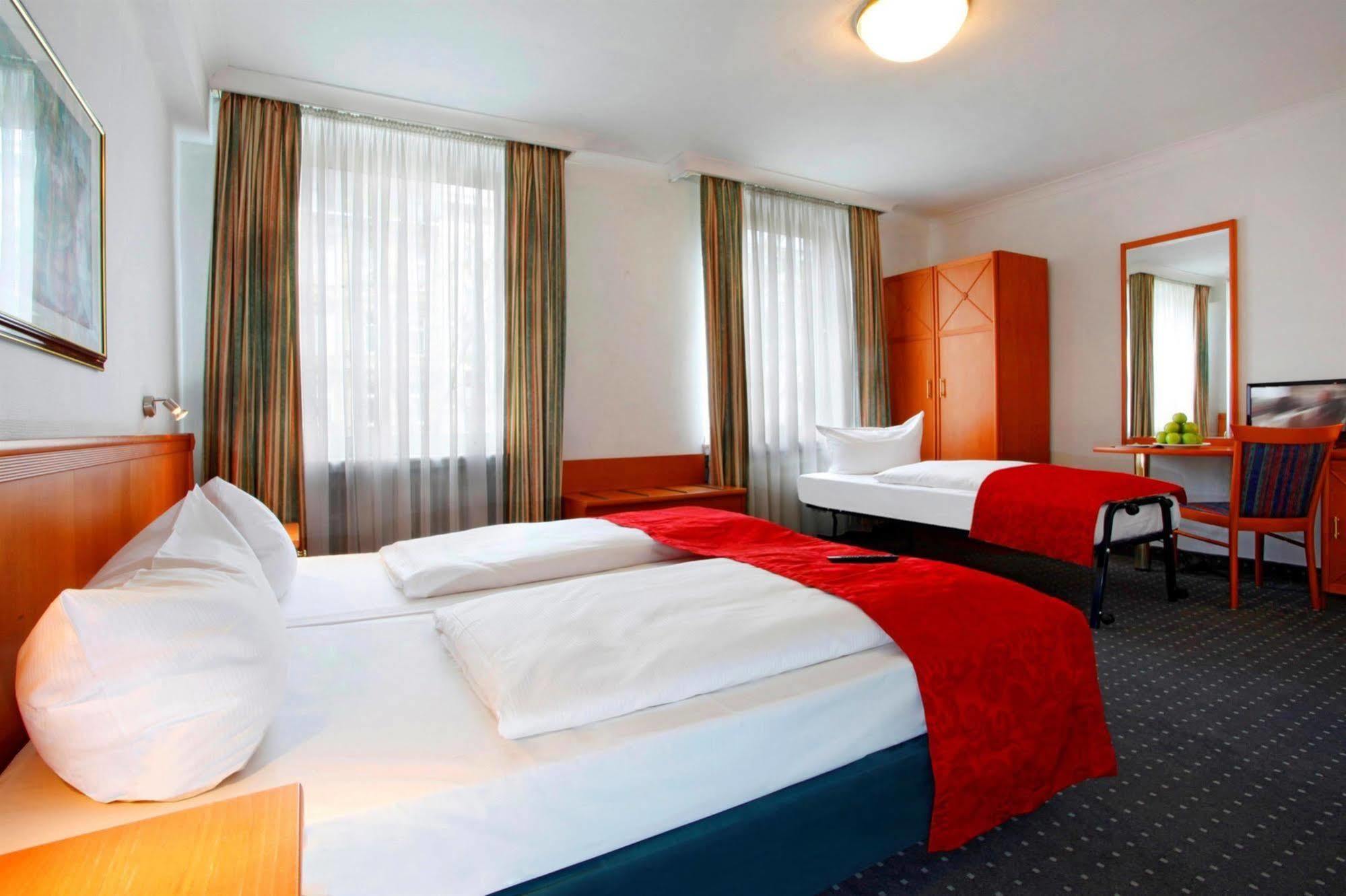 Ina Hotel Royal Cologne Exterior photo